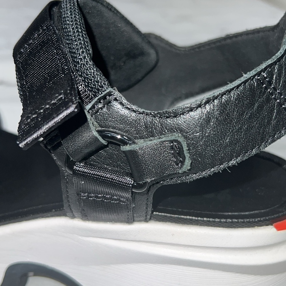 Sorel Kinetic Y-Strap Black Sandals - Women’s Size 10 - Picture 16 of 16